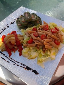 MACARRONES DE ESPELTA CON ROLLITO DE ACELGAS Y SALMON