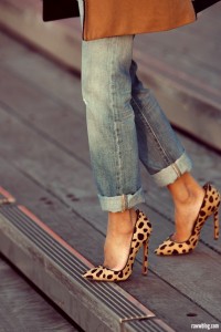 zapatos-de-salon-de-leopardo-con-vaqueros-boyfriend